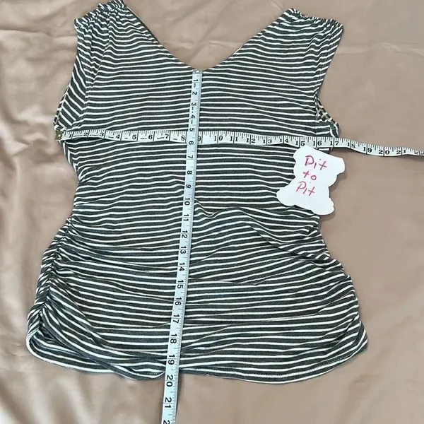 WHBM sz M grey&white stripped sleeveless rouched sides knit top EUC - Image 9
