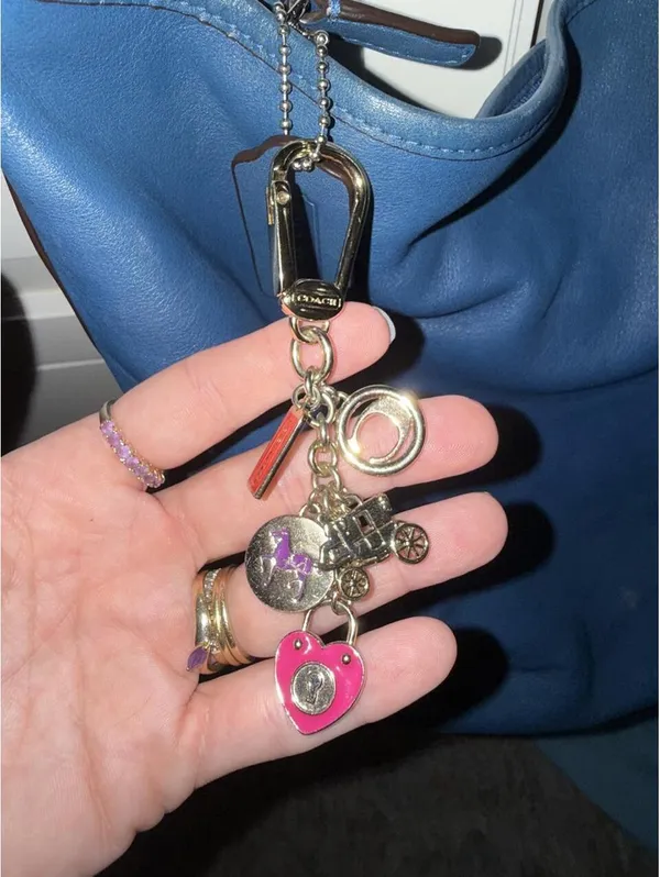Coach Heritage horse carriage keychain - Image 2