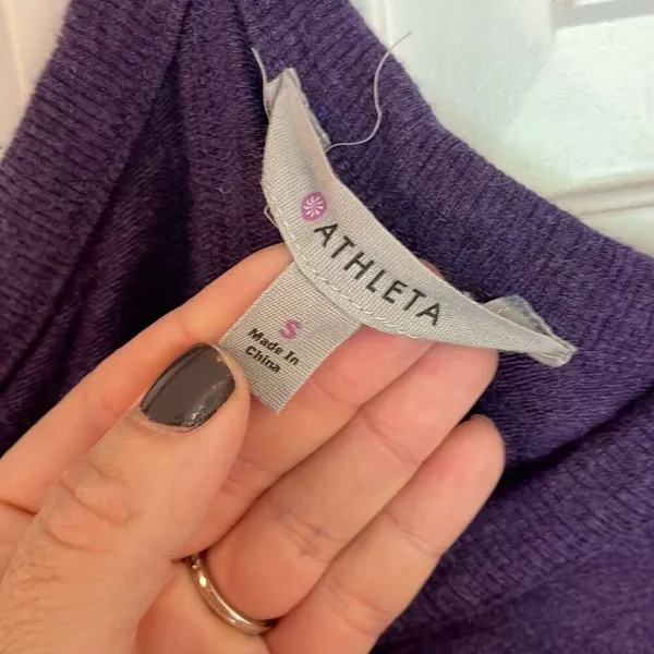Athleta purple scoop neck cross back blouse small - Image 5