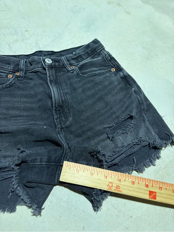 American Eagle Women's 90s boyfriend Black Distressed Denim Shorts 00 - Image 5