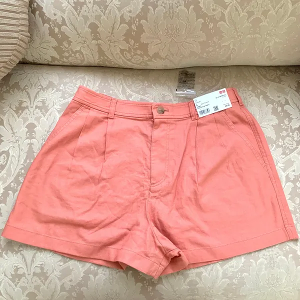 Uniqlo Linen Cotton 2.5" Inseam Shorts in Orange - Image 2