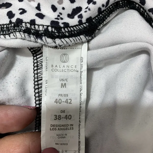 Balance Collection Leggings Womens Medium White Black Animal Print HighRise Crop - Image 6