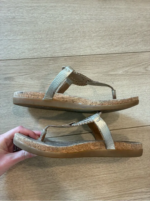 Ugg Women’s Ayden II Leather Gold Thong Sandal Slip On Size 7.5 - Image 3
