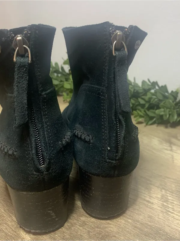 UGG Black Suede Ankle Boots Bandera Ladies Size 8.5 Western - Image 5