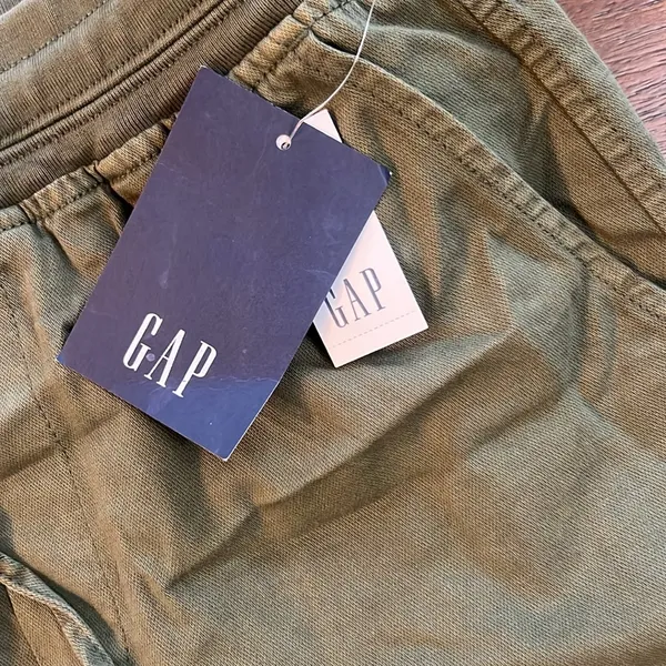 GAP Khaki Green Relaxed Shorts - Image 3