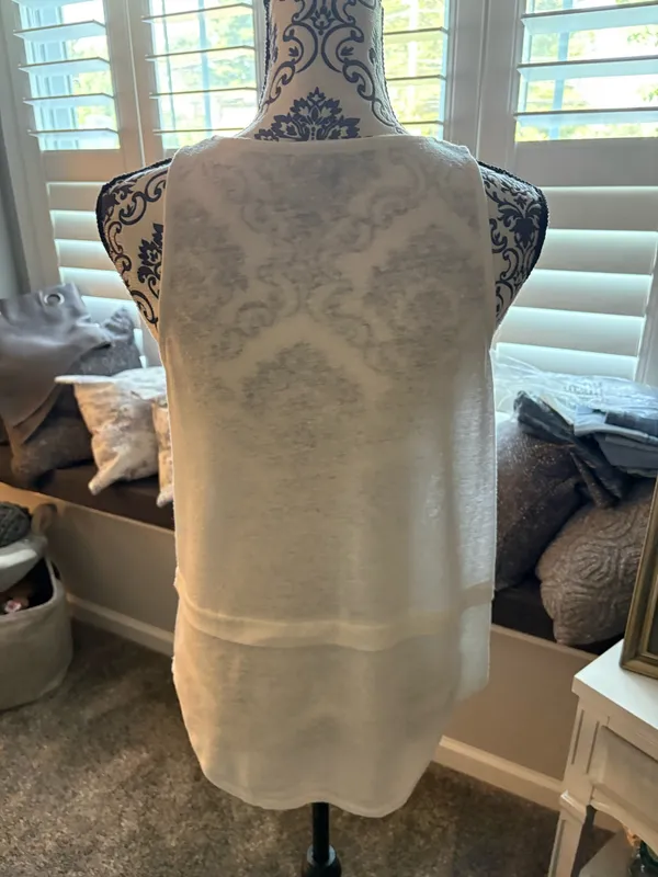 Banana republic size small white sleeveless top - Image 5