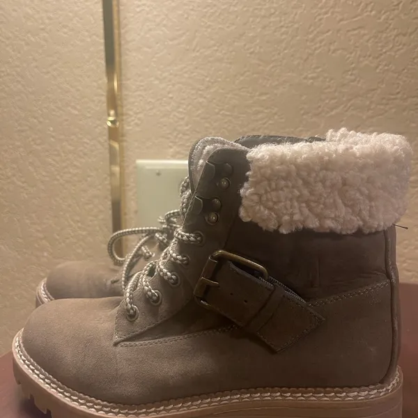 Universal Threads Brown Combat Boots with Rugged Sole - Image 2