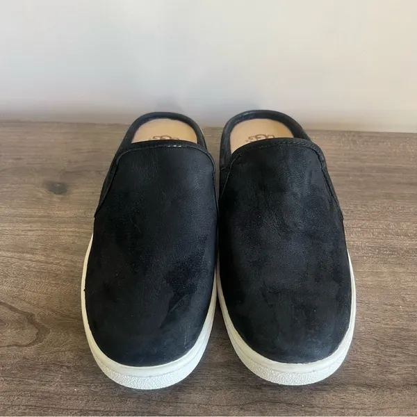 UGG NEW Women's Gene Slip On Black Leather Mule Size 6 #937 - Image 3