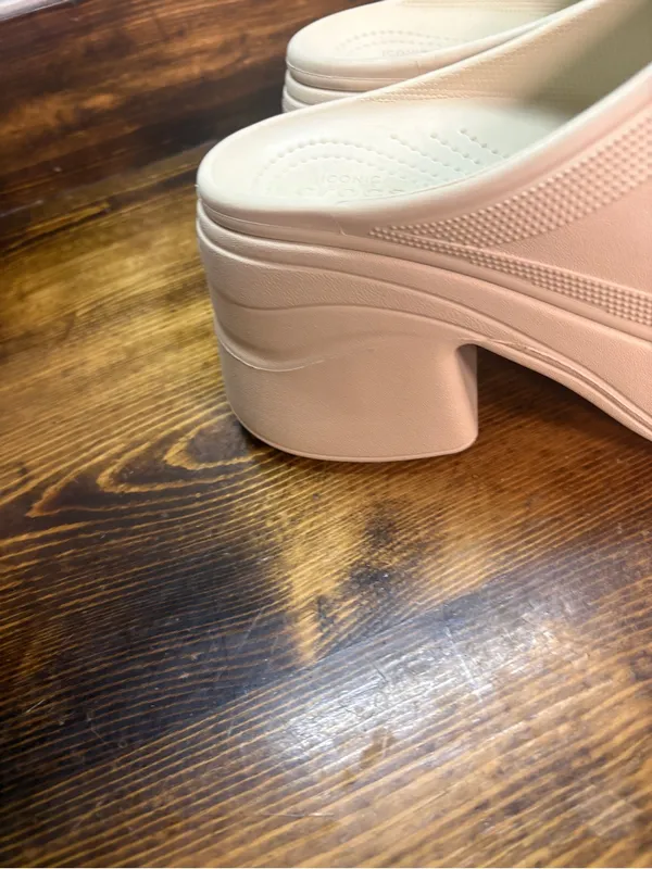 Crocs tan heeled mules size 12 - Image 6