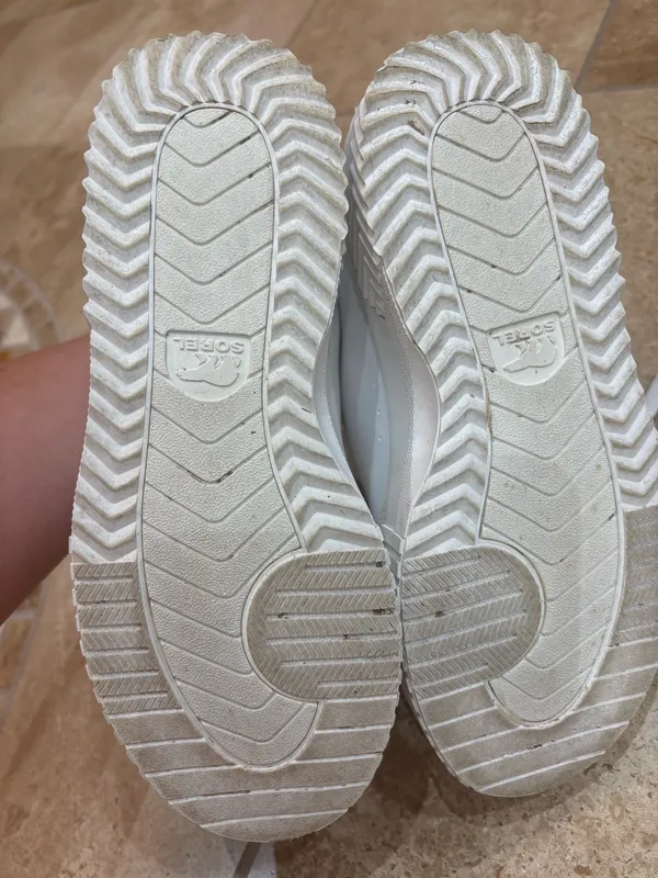 Women’s sorel white sneakers size 6.5 - Image 4