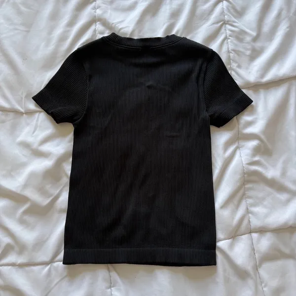 Old Navy Womens Seamless Rib-Knit Short Sleeve T-Shirt Black Crew Neck Small - Image 5