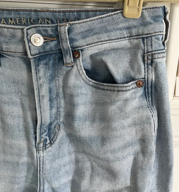 American Eagle Ripped Jeans - Image 4