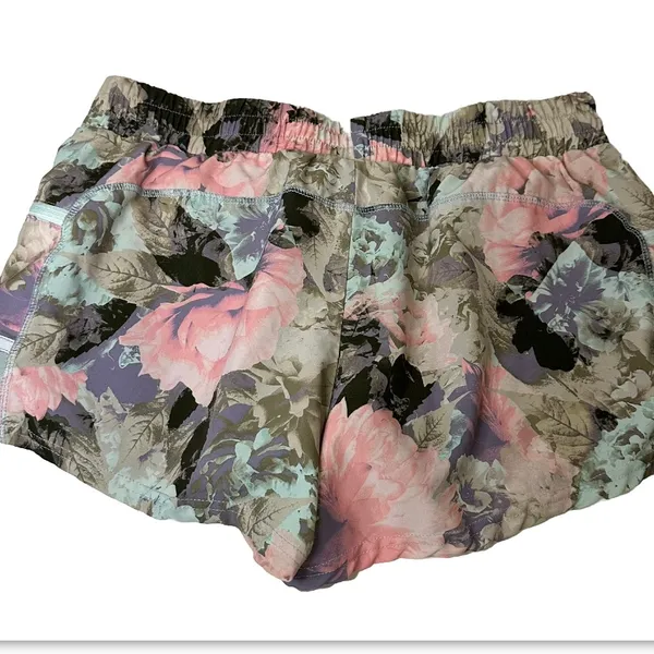 FABLETICS “Secret Garden” Maggie athletic‎ shorts Sz M - Image 2