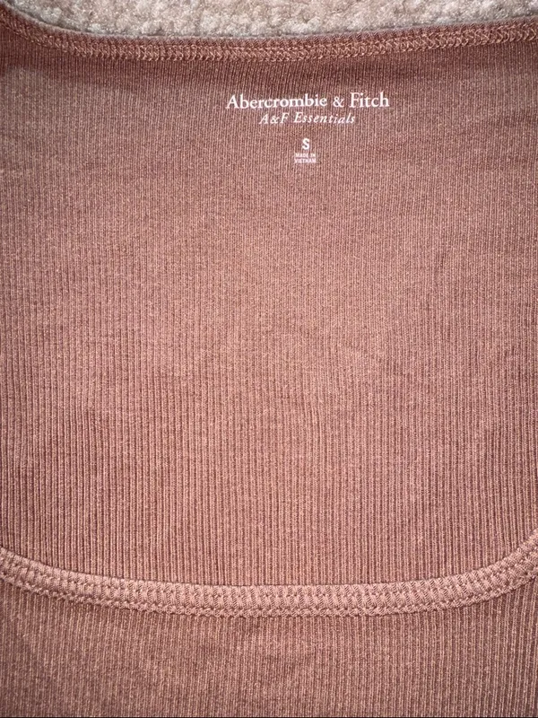 Abercrombie Women’s Long Sleeve Scoop Neck Top - brown - Image 2