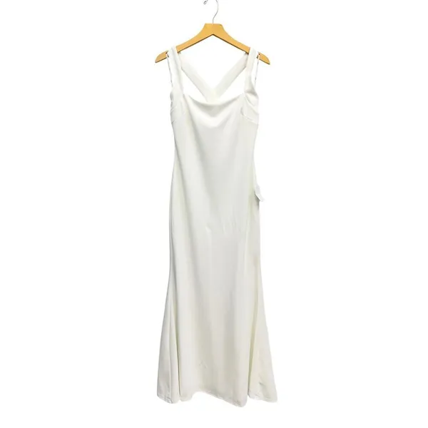 Lulus Pure Romance White Mermaid Maxi Dress size Medium NWT - Image 4