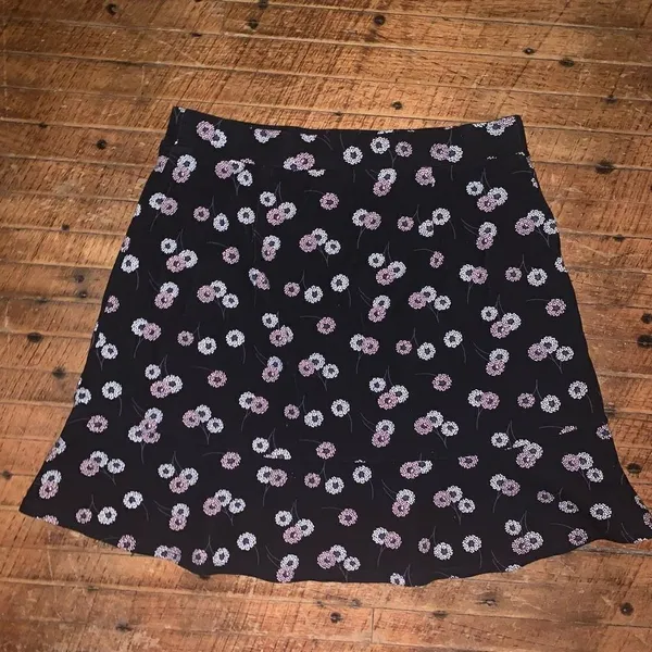 Loft daisy print ruffled knit M normcore knee length skirt - Image 3