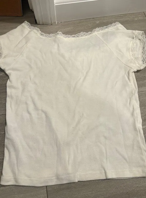 Brandy Melville Cropped Tops - Image 2