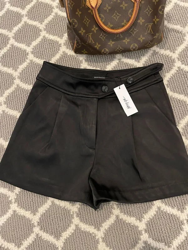 Nasty Gal NEW BLACK SATIN SHORTS SIZE 2! - Image 4
