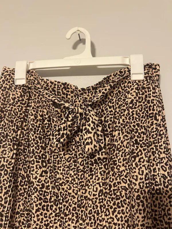 Serra Leopard Print Plisse Style Flowy Dress Pants - Image 2