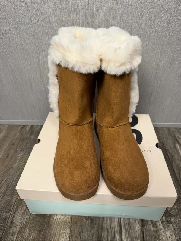 SO Tan Faux-Suede Winter Boots with Cream Faux-Fur Trim Size 11 - Image 4