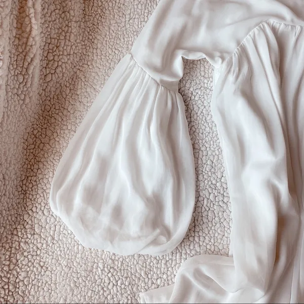 Lulu’s Flowy White Balloon Sleeve Mini Dress NWOT - Image 5