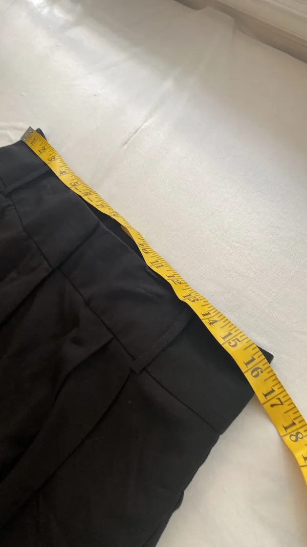 Worthington Capri pants hidden button/zipper side pockets pleated size 8 - Image 4