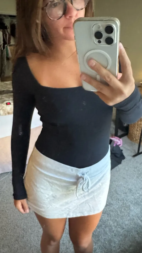 Aritzia Babaton Contour Bodysuit Long Sleeve Square Neck Black - Image 2