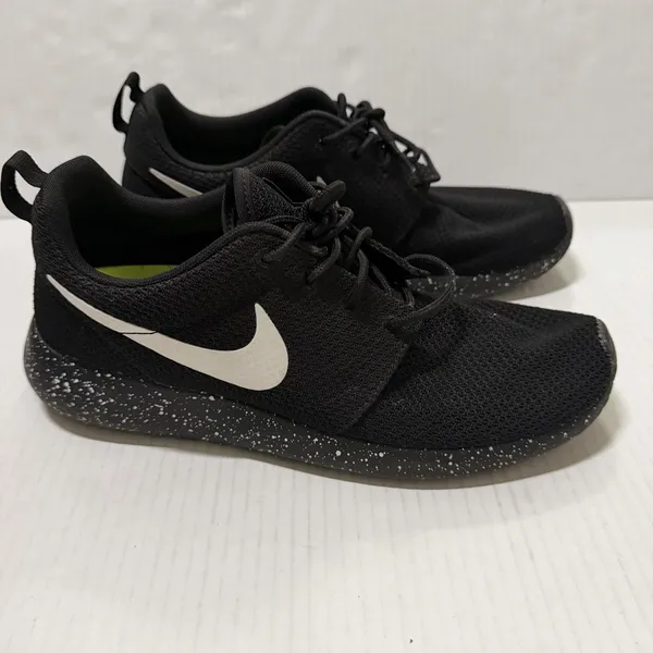 Nike‎ Roshe One Shoes Womens 9.5 Black White Mesh Speckle Sneakers 855916-007 - Image 2