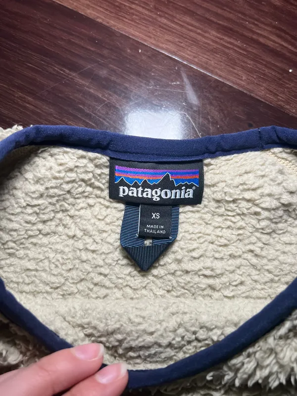 Patagonia Men’s Tan/ Navy Los Gatos Teddy Fleece Crew Neck Size XS - Image 4