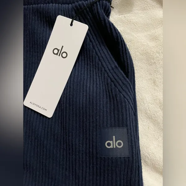 Alo Yoga NWT Muse Wide Leg Pants Navy Blue Relax Fit Size XS Front Pockets - Image 9