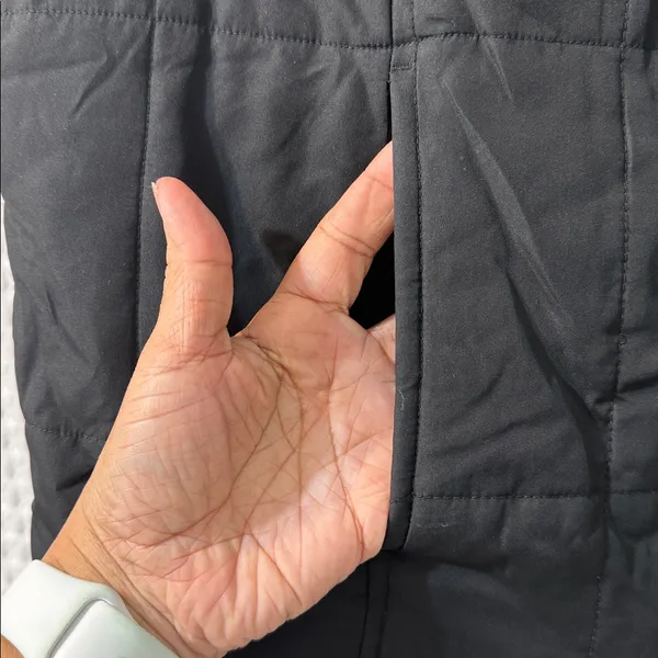 Athletic Works Women’s Black Quitted Puffer Vest Size 2X - Image 3