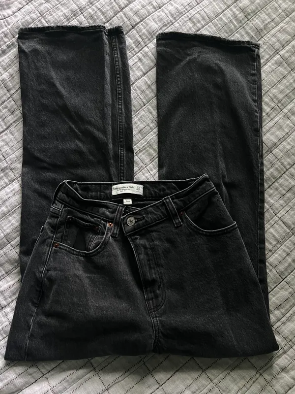 Abercrombie Curve Love 90s Relaxed CrossOver Jeans - Image 3