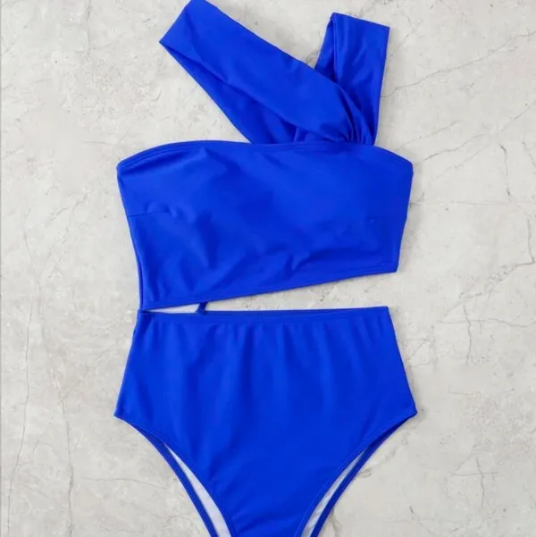 Amazon Cut out One Pice Royal Blue bathing Suit New size Xl . Beautiful color - Image 4