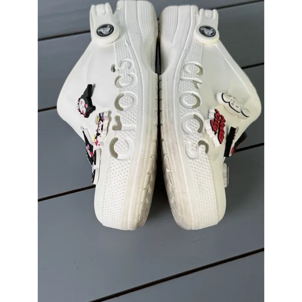 ⁠Crocs Classic Clogs White Women 6 Men 4 Sanrio Hello Kitty Charms⁠ Unisex - Image 9
