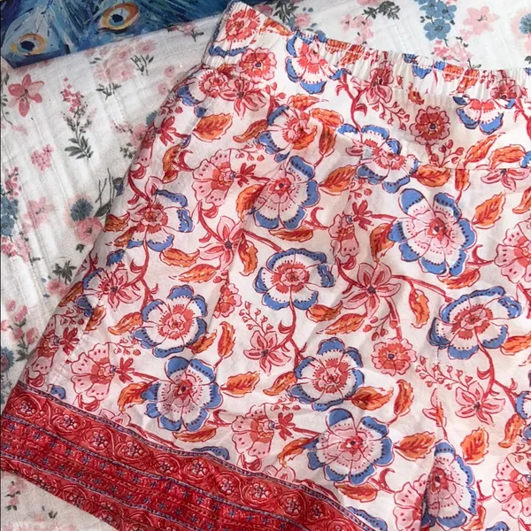 Vineyard Vines Size XS Floral Print Shorts - Image 2