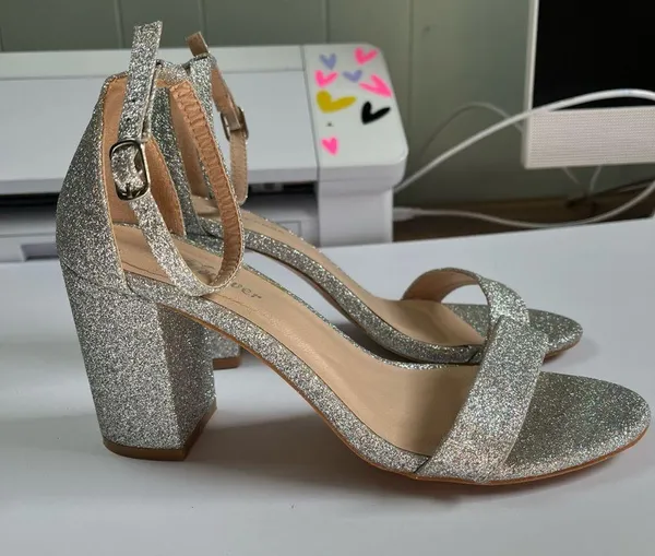 Elegant Silver Glitter Heels for Formal Occasions Size 7 - Image 5
