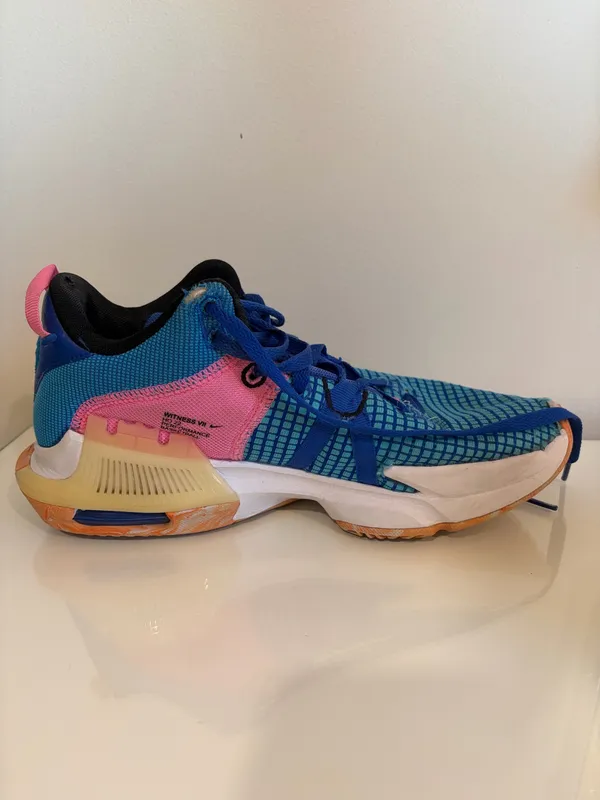 Nike Basketball Shoes - Image 2