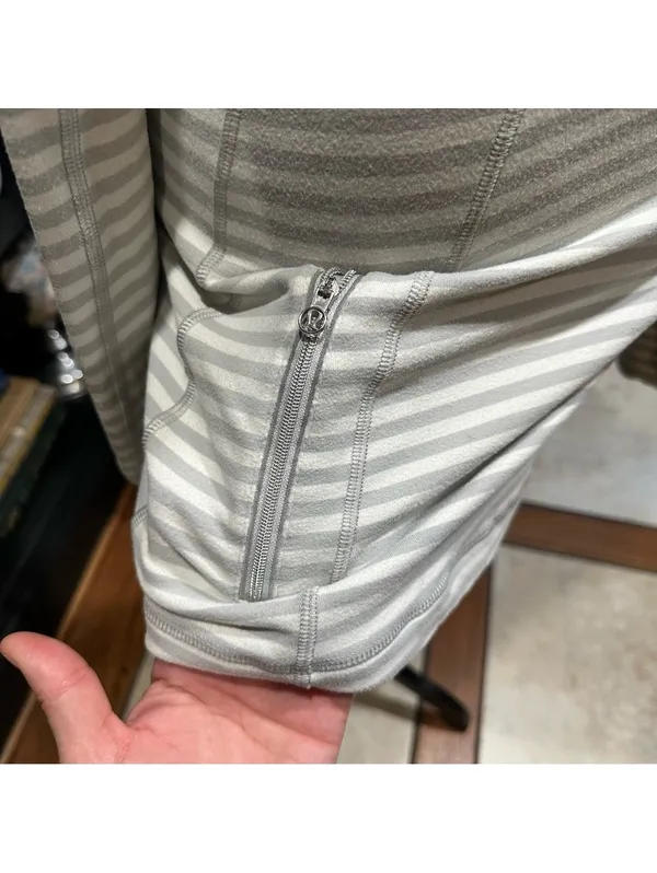 Lululemon Run: Back On Track Pullover – Size 10 – Silver Spoon Stripe - Image 11