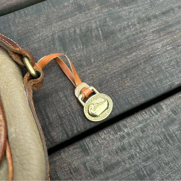 Tan Vintage Pebble Leather Dooney & Bourke Crossbody Purse All Weather Leather - Image 3