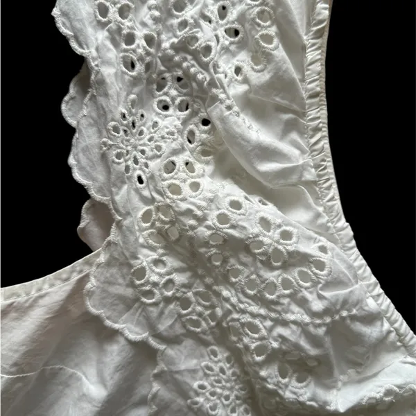 Abercrombie & Fitch White One-Shoulder Top - Image 3