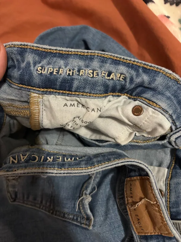 American Eagle Flare Jeans Super High-Rise - Image 3