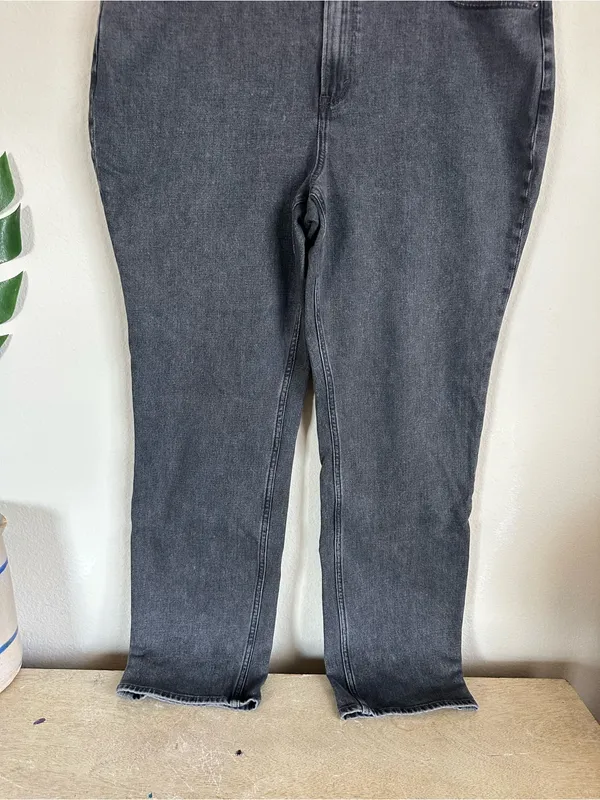 Abercrombie & Fitch The Slim Straight Ultra High Rise Jeans - Image 6