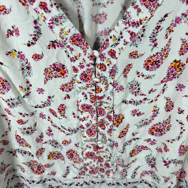 Old Navy White Floral Paisley Rayon Flutter Sleeve Button V-Neck Blouse Boho M - Image 4
