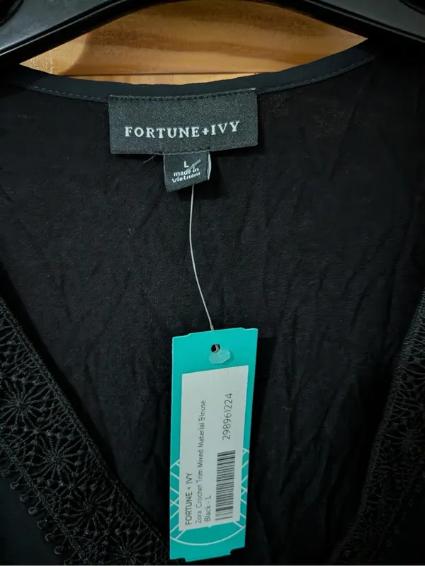 Fortune + Ivy Zara Black Crochet Trim V-Neck Blouse Size Large NWT - Image 4