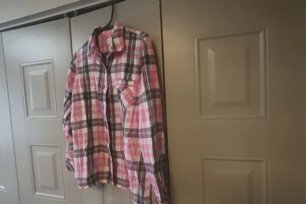 Victoria's Secret plaid flannel pajamas sleep shirt in pink, black and white size small. - Image 2
