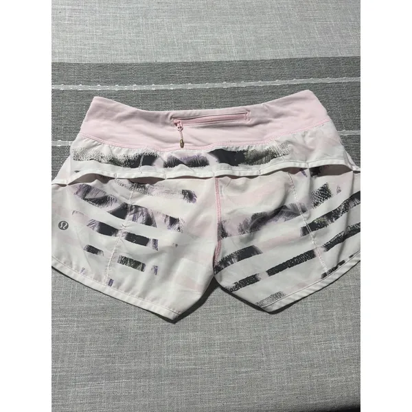 Lululemon Speed Up Shorts Size 4 Pink White Black Abstract Print Low Rise 2.5in - Image 2