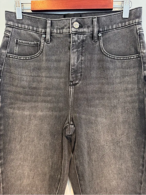 WHBM Extra High Rise Barrel Jeans Size 6 - Image 4