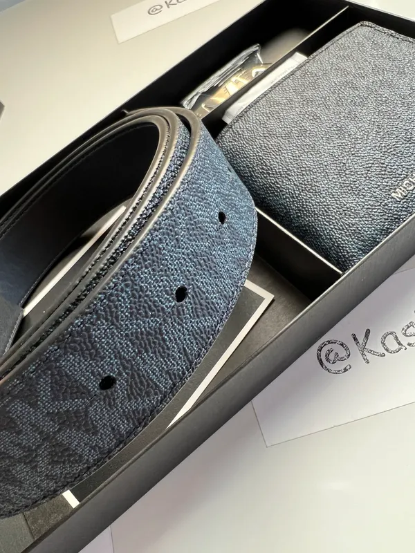 Michael Kors Mens Signature Belt & Billfold Wallet Set - Admiral/ Pale Blue - Image 5