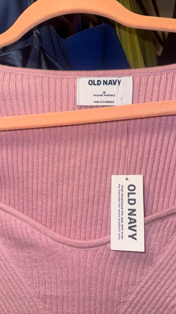 Old Navy Pink sweater Top - Image 3