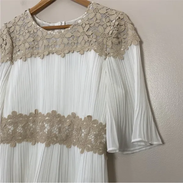 Lulus Westwind White Lace Pleated Tiered Chiffon Dress Crocheted Floral Top Sz L - Image 8